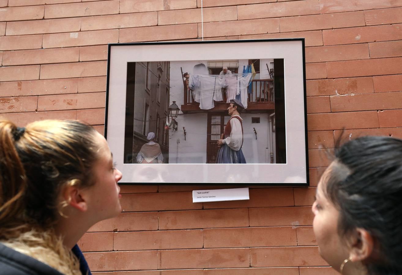 Hasta el 15 de marzo, en el Centro Cultural Alcazaba, se podrá ver la exposición fotográfica 'Igualdad en Positivo'. Se trata de 18 fotografías que reflejan en positivo situaciones de igualdad entre hombres y mujeres en la vida cotidiana, una exposición con el objetivo de contribuir a la lucha por la igualdad real y que forma parte de las actividades conmemorativas del Día Internacional de la Mujer.