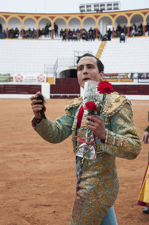 Fotos: Clase práctica para los alumnos de la escuela pacense como aperitivo de Olivenza