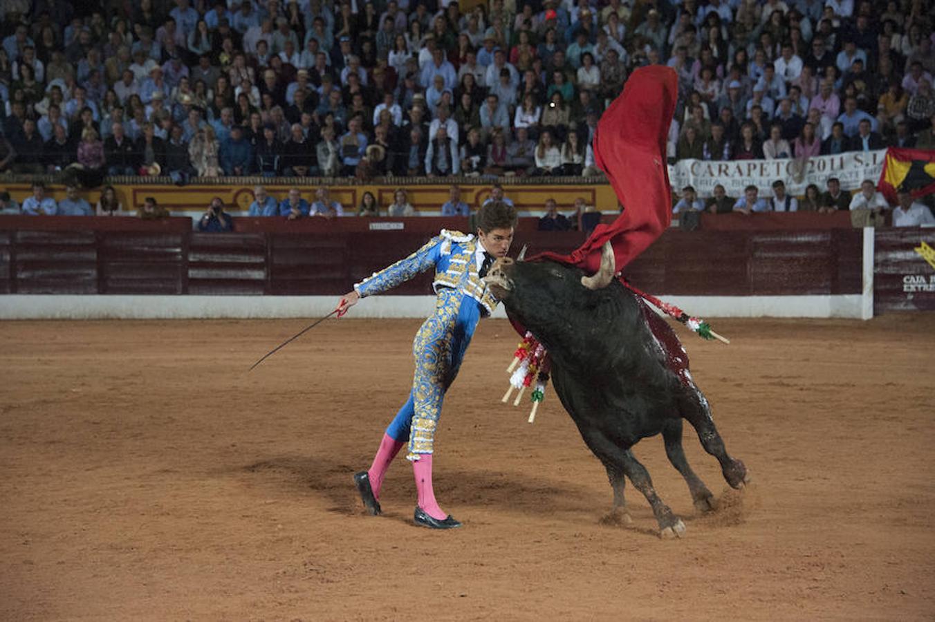 Morante, sin suerte con el lote de Daniel Ruiz que le correspondió, dejó una serie de verónicas y una media que pagaron la entrada de los morantistas