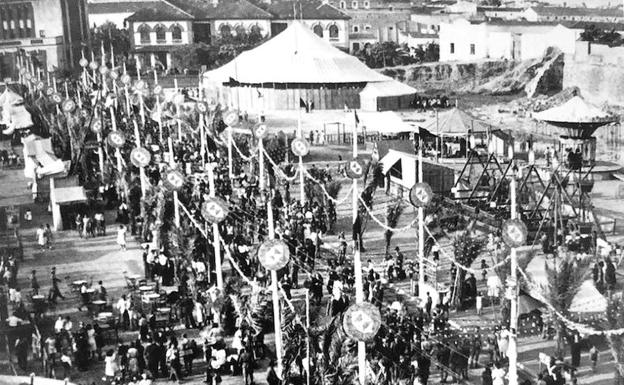 Feria de San Juan en la avenida de Huelva. Año 1944. :: CIRCA