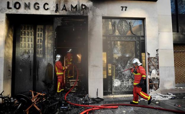 Longchamp, una de las grandes firmas afectadas por los disturbios del sábado.