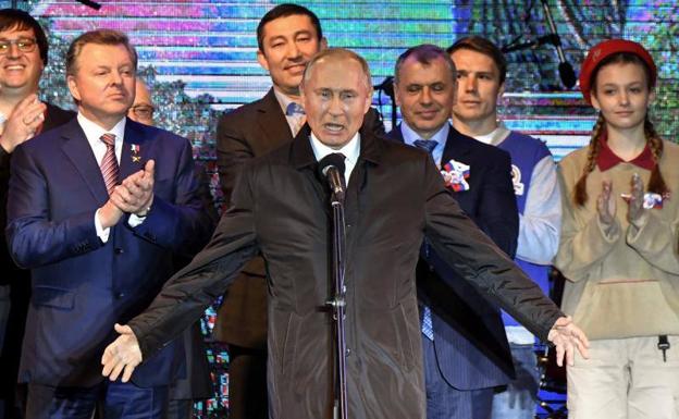 Vladimir Putin, durante un conierto que celebra el quinto aniversario de la anexión rusa de Crimea.