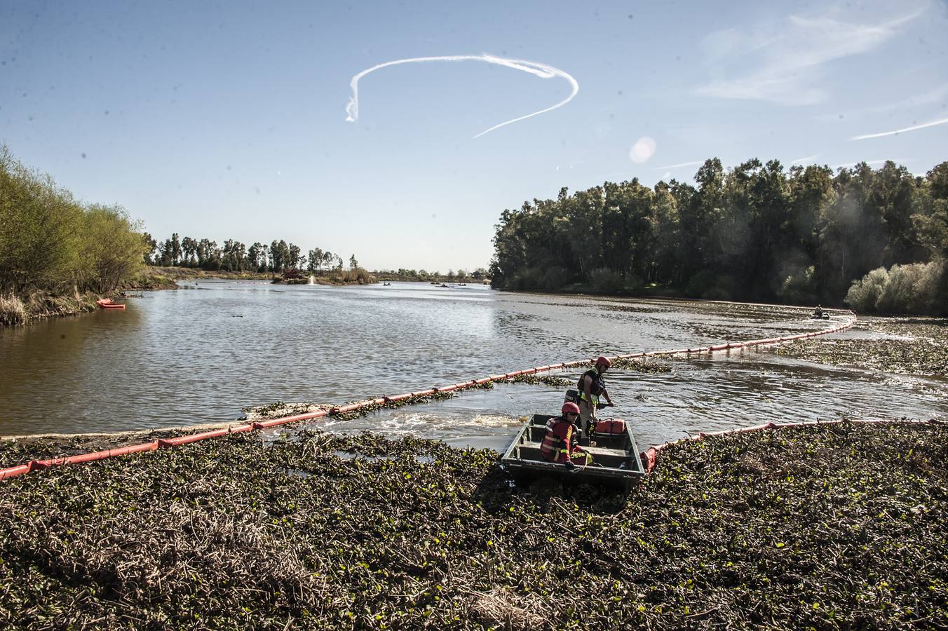 La ministra de Defensa, Margarita Robles, ha quedado impresionada del trabajo que han realizado los miembros de la Unidad Militar de Emergencias