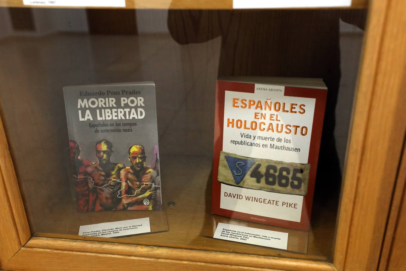 La UNED Mérida acoge la exposición: «Republicanos españoles en los campos nazis», del 19 de marzo al 5 de abril, en horario de 9.30 a 13.30 horas y de 16.30 a 21.00 horas, de lunes a jueves. Viernes de 9:30 a 14:00 h. La exposición será inaugurada con la conferencia y posterior mesa redonda «Notas sobre la deportación española y extremeña a los campos de concentración nazis» que correrá a cargo de José Hinojosa Durán, historiador y delegado en Extremadura de Amical de Mauthausen, y tendrá lugar el martes, 19 de marzo, a las 19.30 horas, en la Sala en la sala de Exposiciones del Centro
