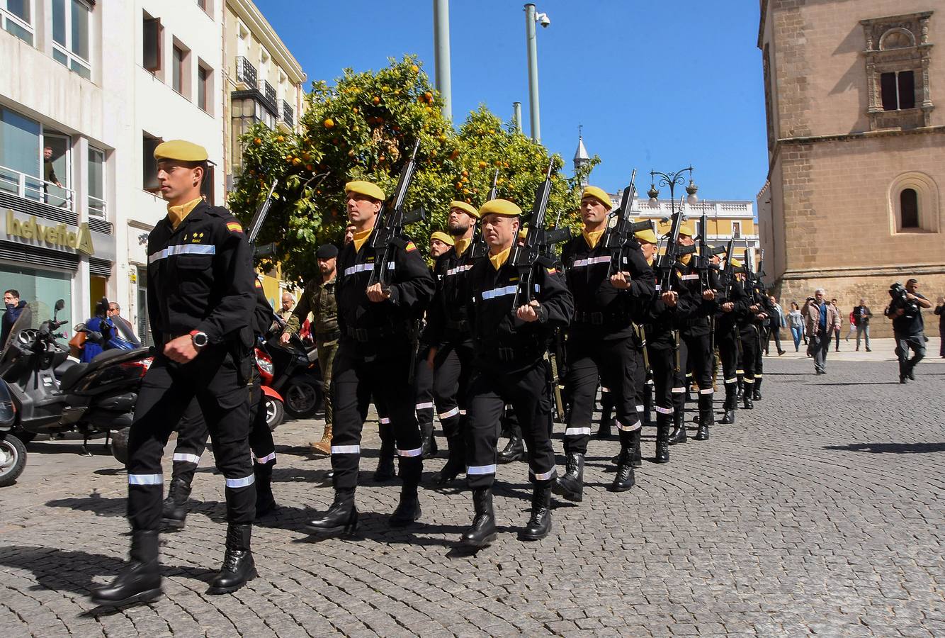 Extremadura y la ciudad de Badajoz han rendido un homenaje por su lucha contra el camalote en el río Guadiana a su paso por la región a los efectivos de la Unidad Militar de Emergencias (UME), en cuyo nombre el teniente coronel Juan Esteban Rodas ha manifestado que están «orgullosos del deber cumplido» con los sectores asignados «sin presencia evidente de la planta».