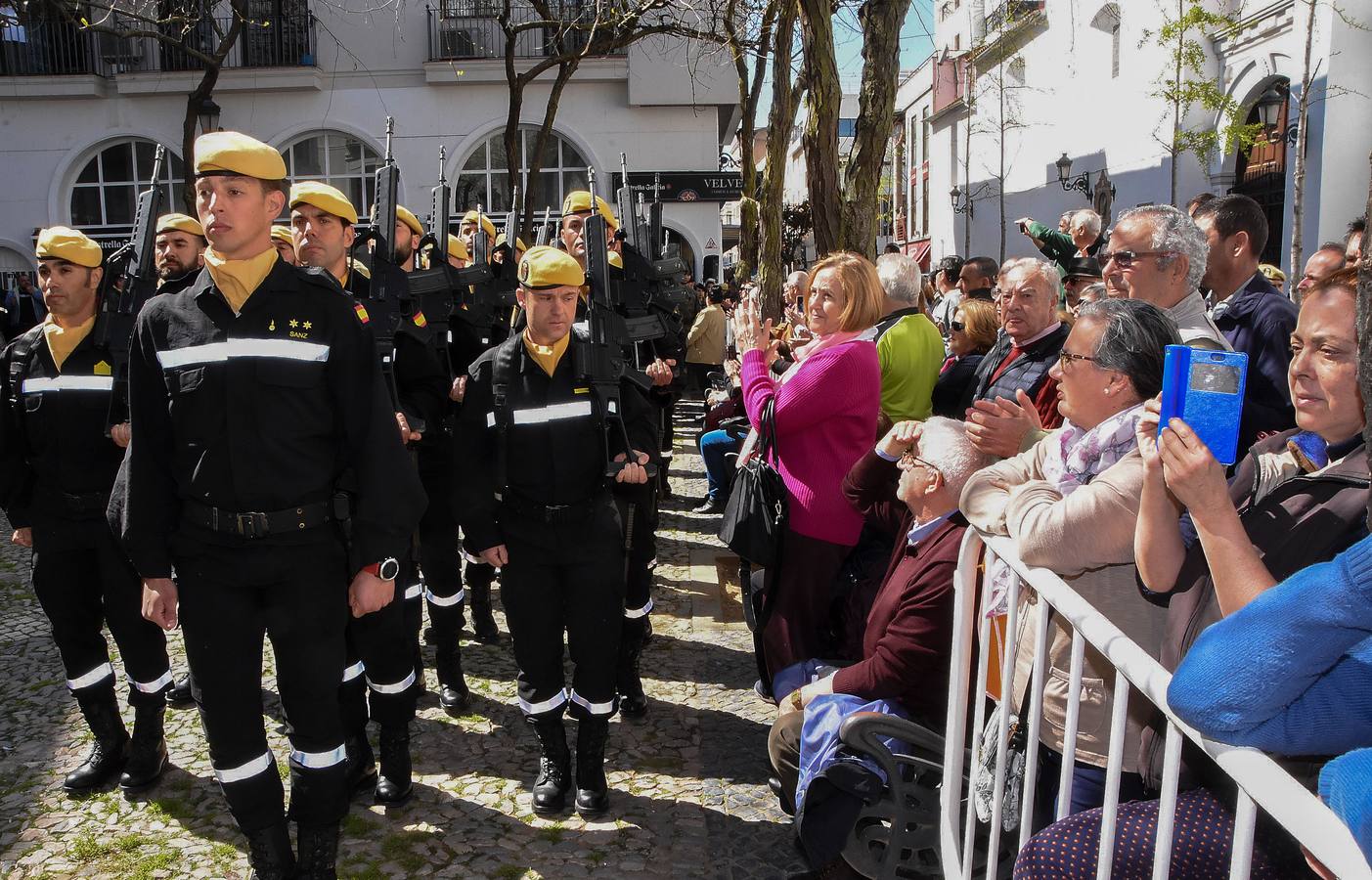 Extremadura y la ciudad de Badajoz han rendido un homenaje por su lucha contra el camalote en el río Guadiana a su paso por la región a los efectivos de la Unidad Militar de Emergencias (UME), en cuyo nombre el teniente coronel Juan Esteban Rodas ha manifestado que están «orgullosos del deber cumplido» con los sectores asignados «sin presencia evidente de la planta».