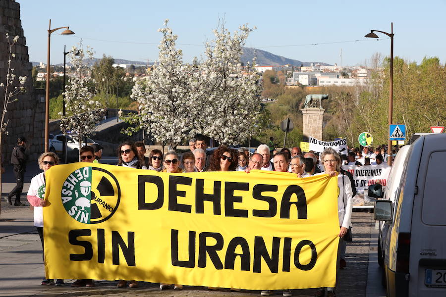 Fotos: Más de 1.200 personas se concentran en Mérida contra la mina de uranio en la región