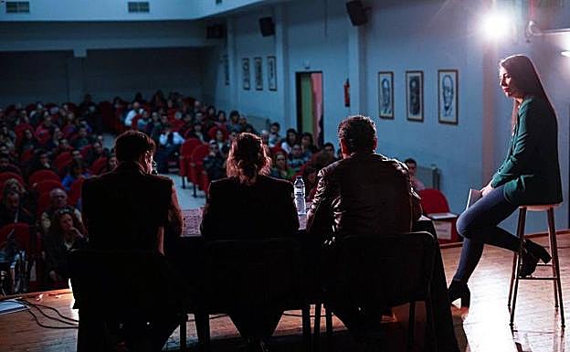 Momento de la feria de emprendimiento.