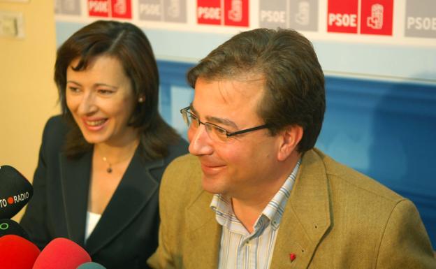 Elia María Blanco y Guillermo Fernández Vara durante una rueda de prensa en 2007