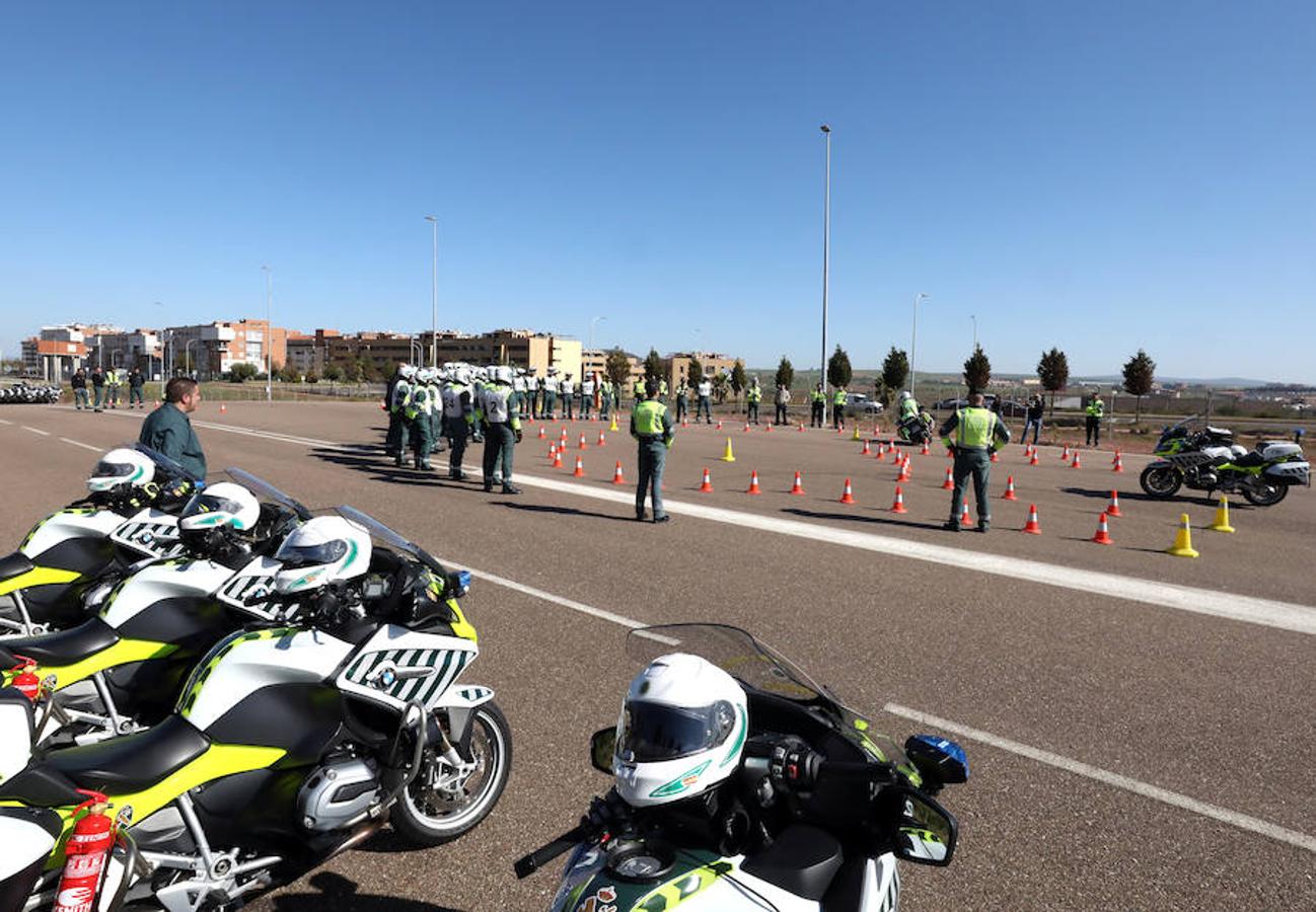 Agentes motoristas de toda España se examinan en la Escuela de Tráfico para escoltar a los ciclistas en la Vuelta