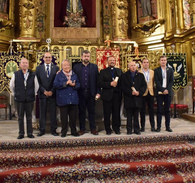 Los homenajeados en este acto, junto con el presidente. :: J. S. P.