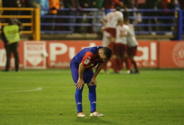 La derrota del Extremadura ante Osasuna en el Francisco de la Hera supuso el adiós de Sabas. ROMERO