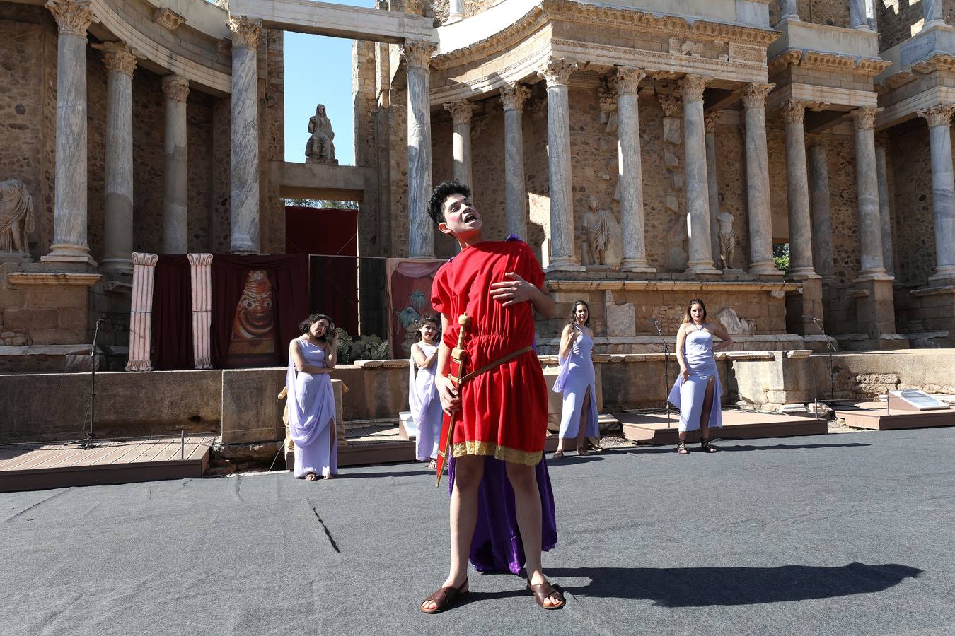 El grupo Noite Bohemia, de A Coruña. ha representado la obra 'Miles Gloriosus', de Plauto dentro del El Festival Juvenil de Teatro Grecolatino.