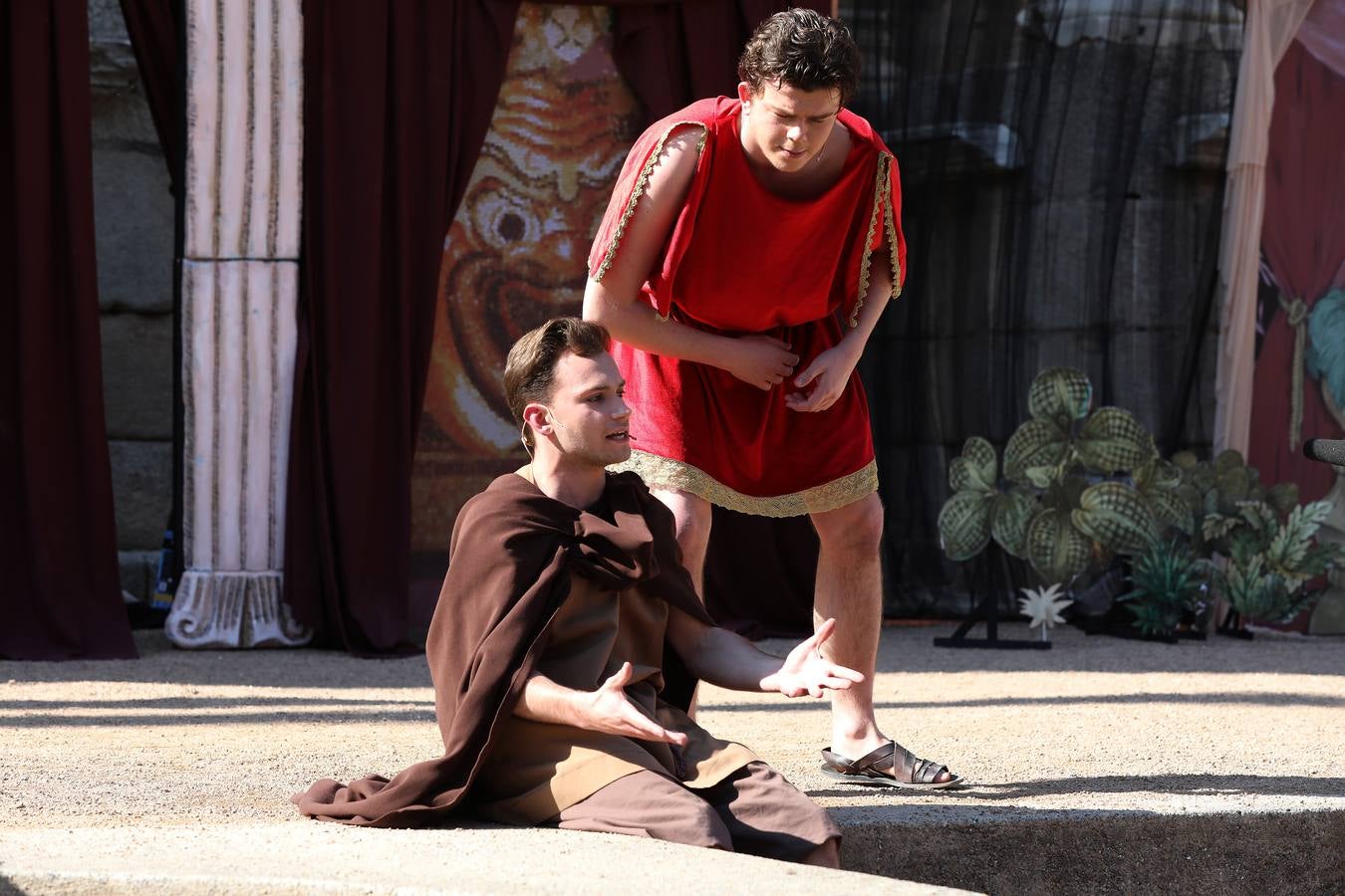 El grupo Noite Bohemia, de A Coruña. ha representado la obra 'Miles Gloriosus', de Plauto dentro del El Festival Juvenil de Teatro Grecolatino.