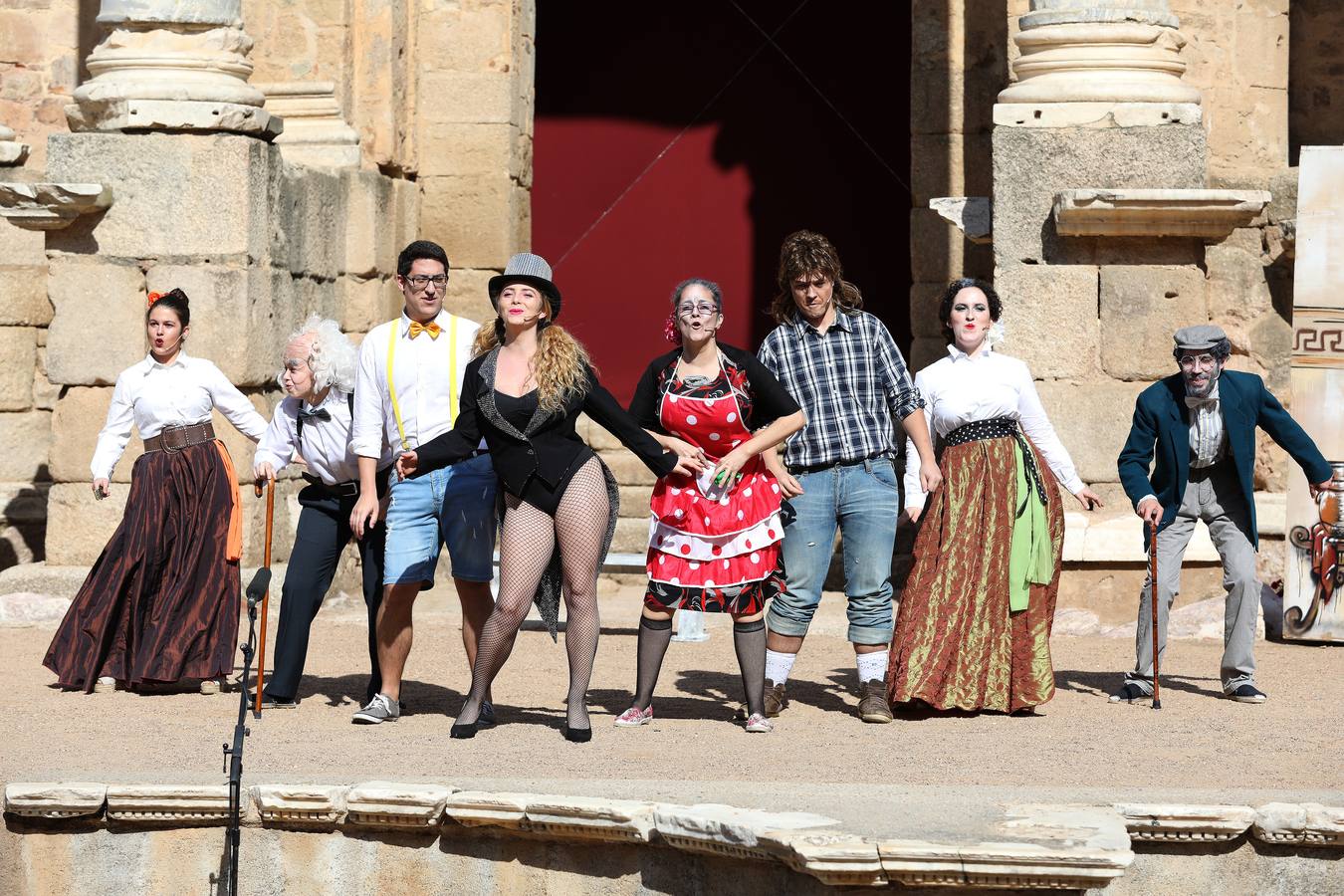 Tercera jornada del Festival de Teatro Grecolatino de Mérida, en el que se ha estrenado la obra clásica 'Cásina' de Plauto.