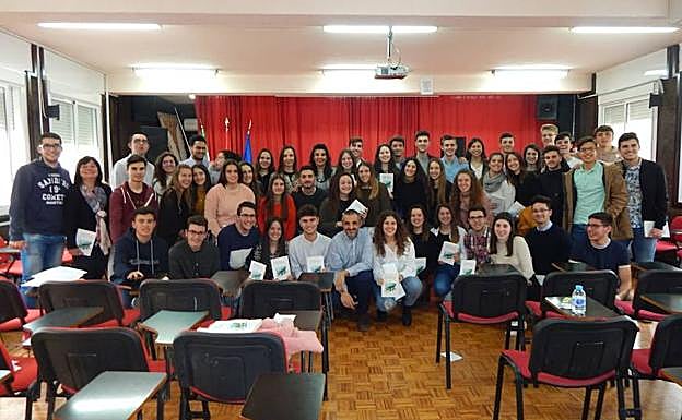 Francisco Cuadrado presenta su libro La Cabrera en el IES Eugenio Hermoso