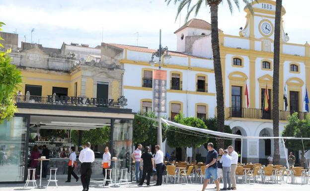 El TSJEx rechaza el recurso contra el desalojo de quioscos de la plaza España en Mérida