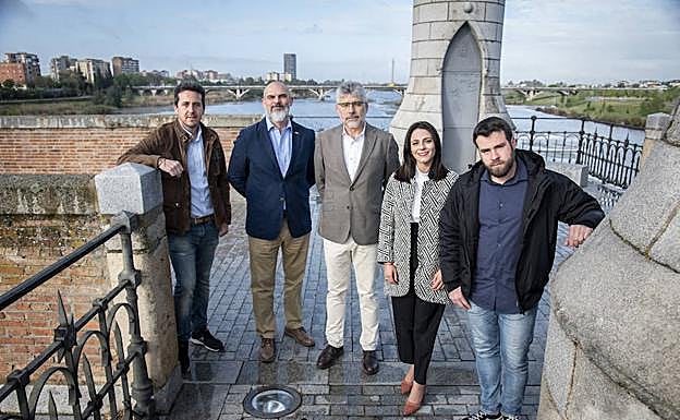 Víctor Píriz (PP), Víctor Sánchez del Real (Vox), Valentín García (PSOE), María José Calderón (Cs) y Daniel Hierro (Podemos). :: J. V. Arnelas