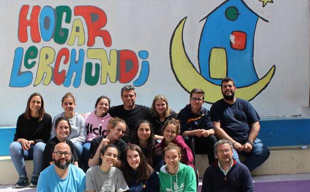 Alumnos del colegio Claret de Don Benito durante la visita que han realizado a Tánger esta semana:: 