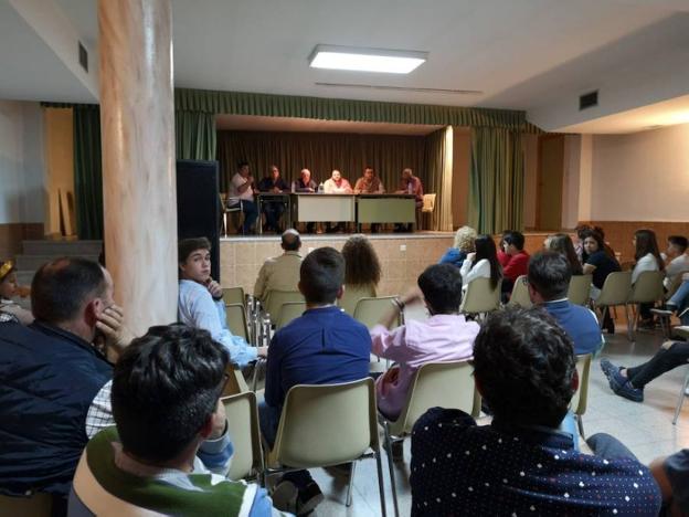 La puja se celebró el domingo en la casa parroquial. :: a. m. campón