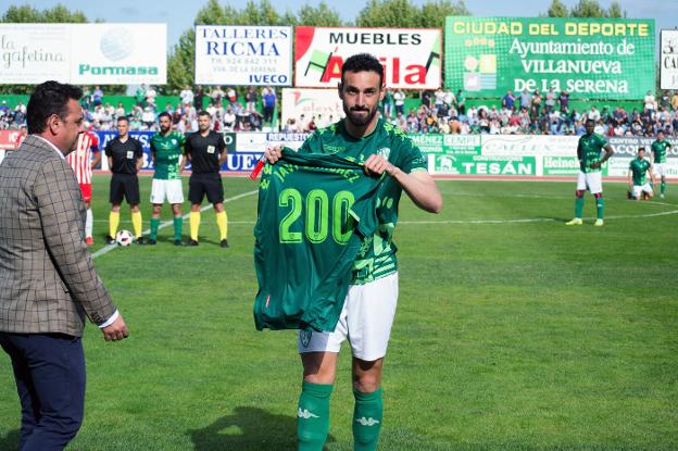 Momento del homenaje a Javi Sánchez ante el Almería B. :: e. d.