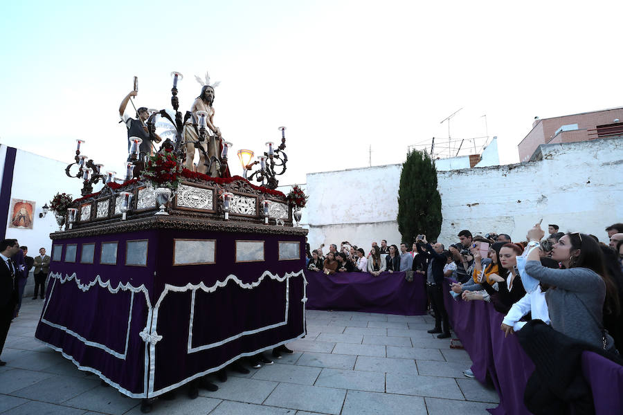 El Calvario procesionó por la calle que le da nombre dejando estampas dignas de fotografiar.