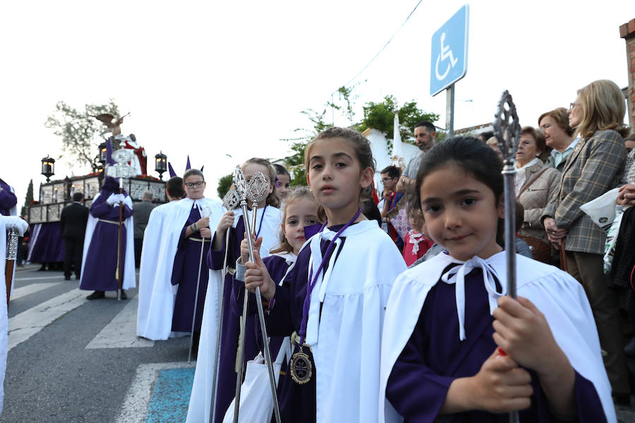 El Calvario procesionó por la calle que le da nombre dejando estampas dignas de fotografiar.