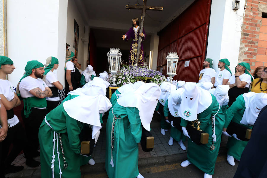 La Hermandad de Jesús de la Humildad y las Lágrimas hizo su travesía por toda la ciudad. Sin prisa pero sin pausa, despacio y humilde como la mirada de su Cristo