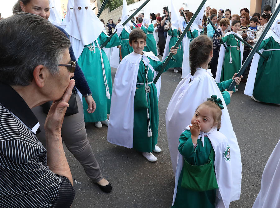 La Hermandad de Jesús de la Humildad y las Lágrimas hizo su travesía por toda la ciudad. Sin prisa pero sin pausa, despacio y humilde como la mirada de su Cristo