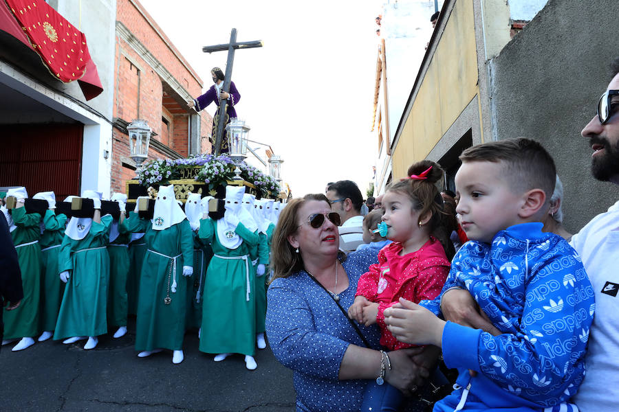 La Hermandad de Jesús de la Humildad y las Lágrimas hizo su travesía por toda la ciudad. Sin prisa pero sin pausa, despacio y humilde como la mirada de su Cristo