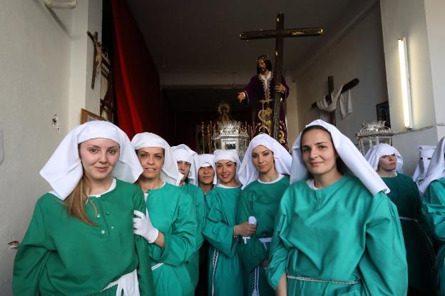 Costaleras de la Hermandad de Jesús de la Humildad y las Lágrimas.