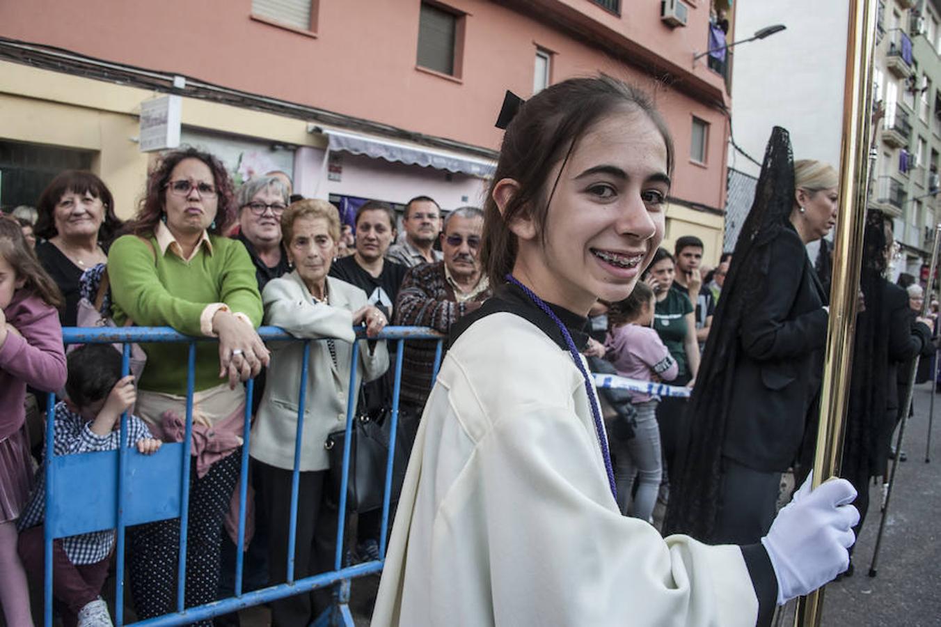 Fotos: Miles de pacenses se echan a la calle para seguir los pasos de la Espina