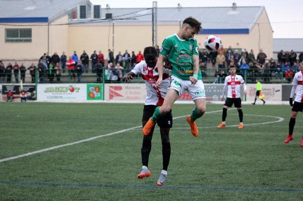 Valentín lleva 5 goles en los últimos 4 partidos con el Moralo. :: M. C.