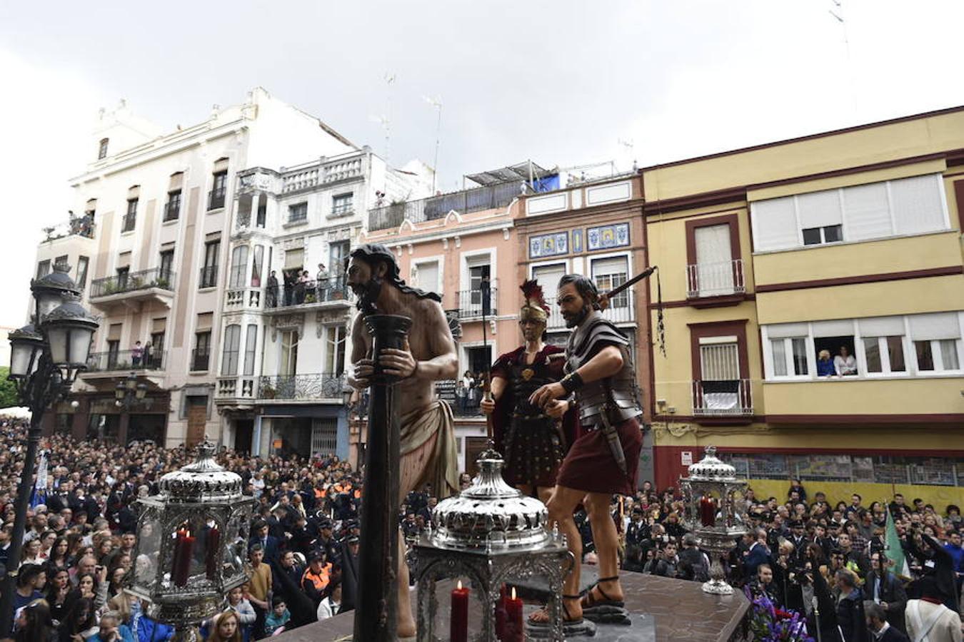 Fotos: La procesión del Ecce-Homo y la Soledad en Badajoz se vio alterada por la lluvia