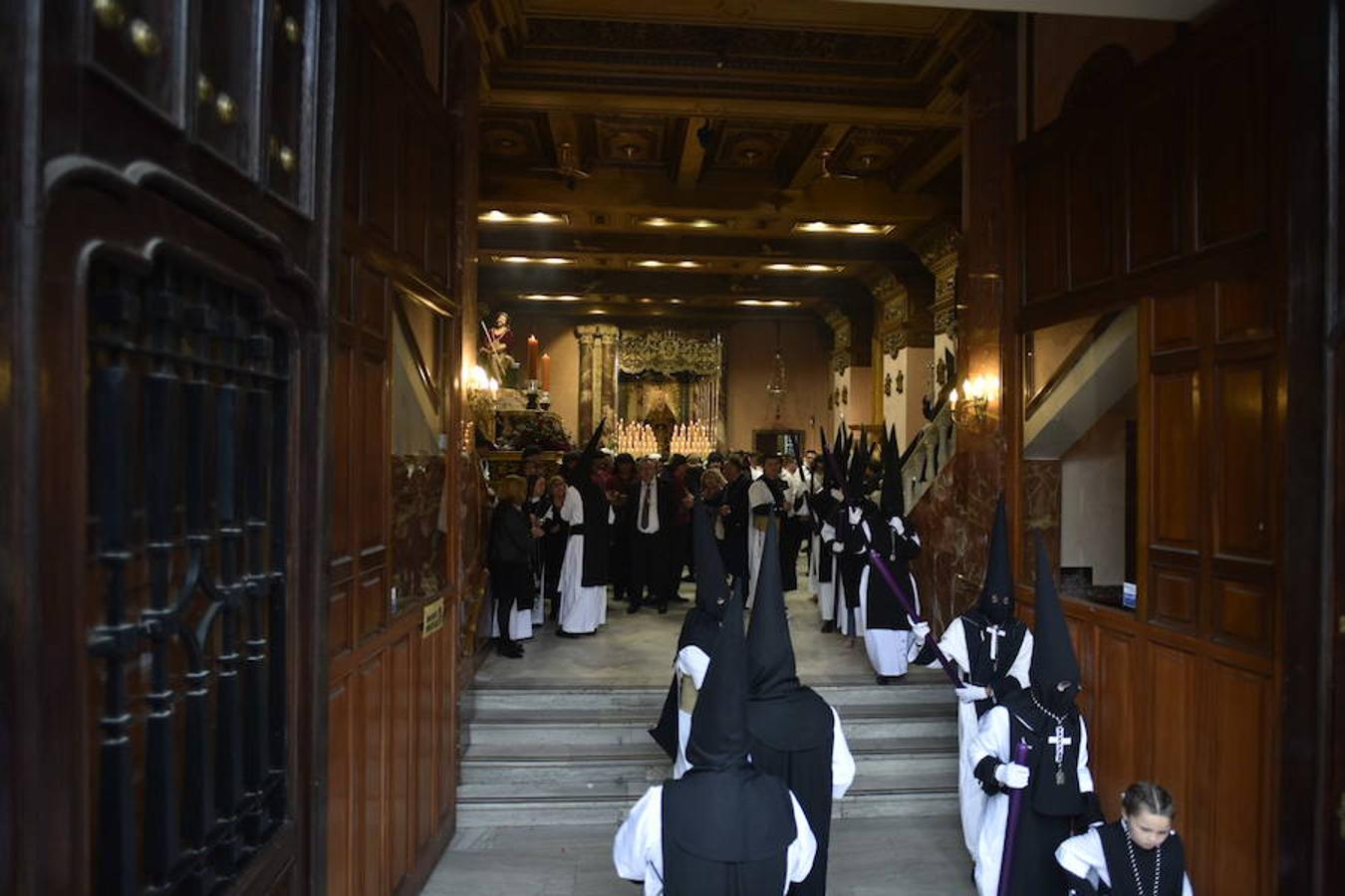 Fotos: La procesión del Ecce-Homo y la Soledad en Badajoz se vio alterada por la lluvia
