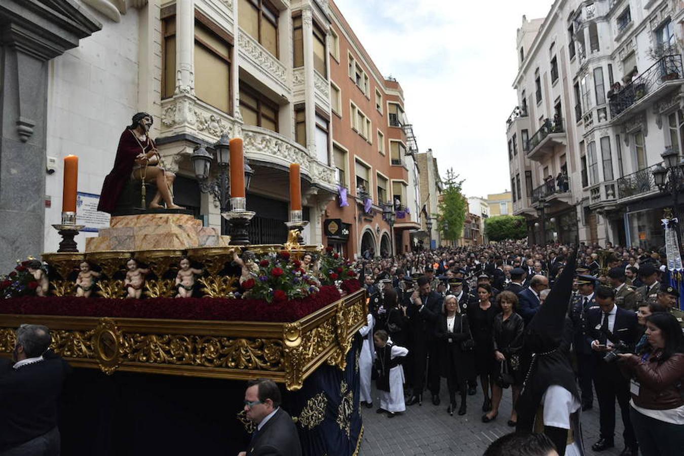Fotos: La procesión del Ecce-Homo y la Soledad en Badajoz se vio alterada por la lluvia