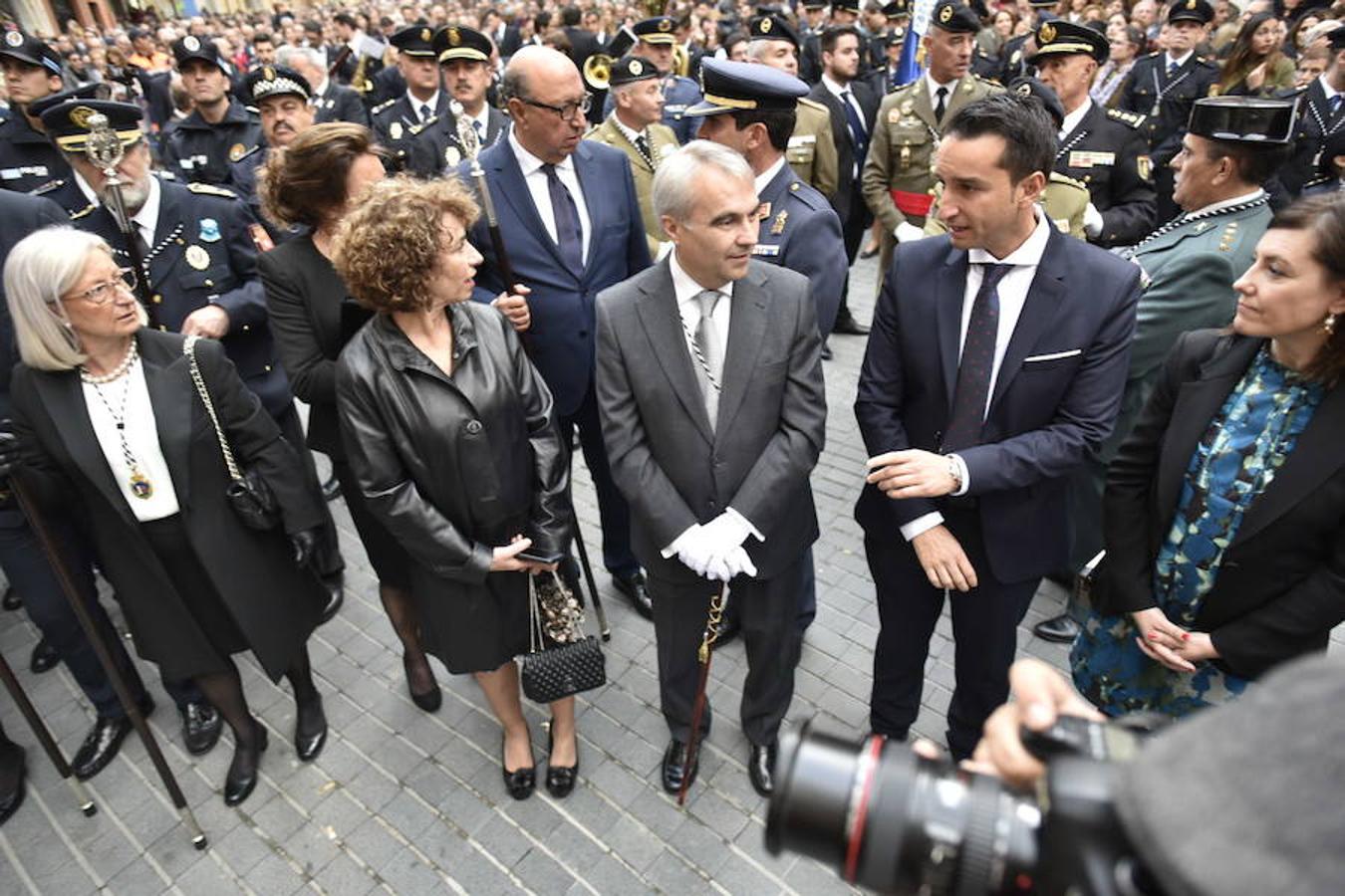 Fotos: La procesión del Ecce-Homo y la Soledad en Badajoz se vio alterada por la lluvia