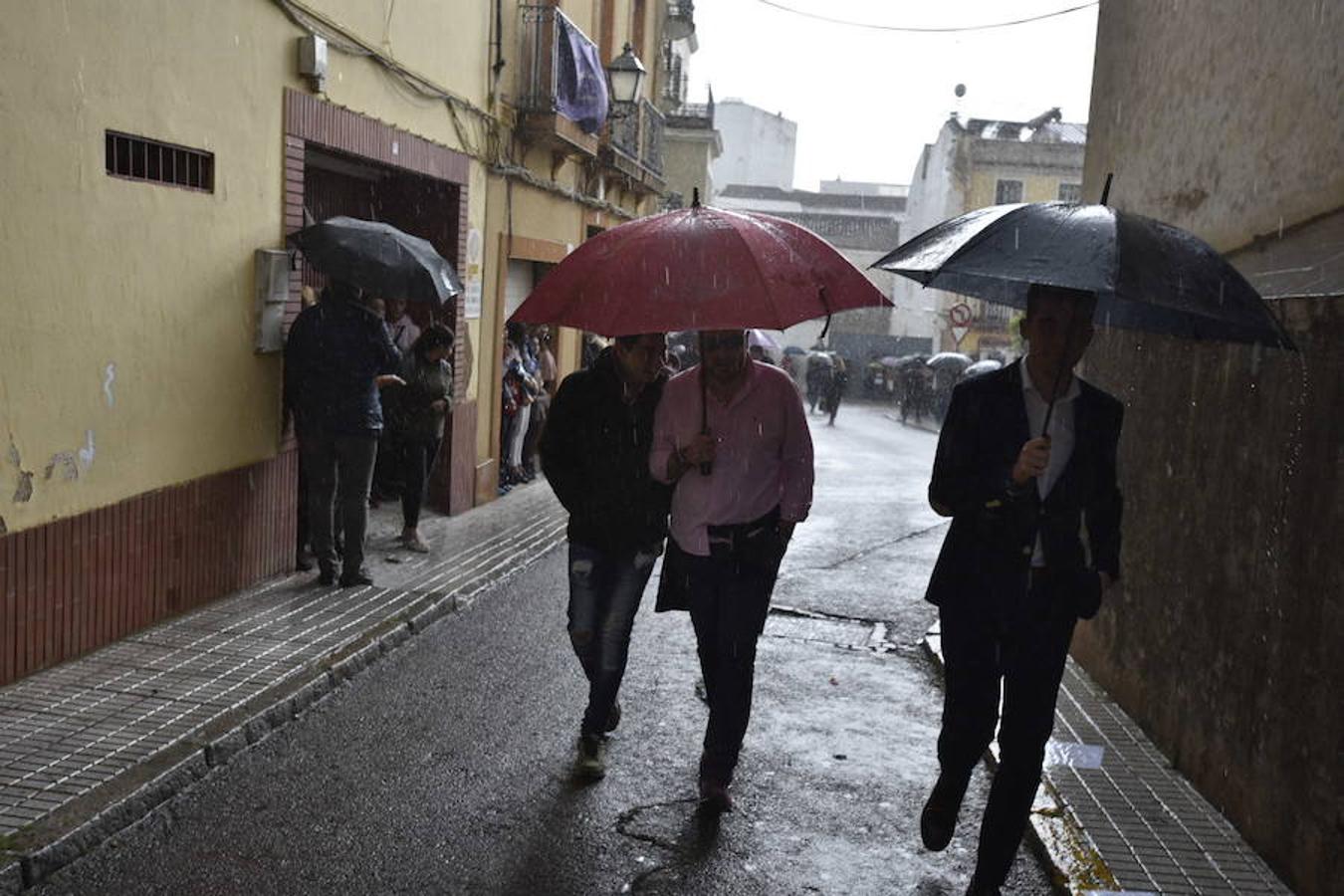 Fotos: Viernes Santo en Badajoz: La lluvia impide la salida del Santo Entierro