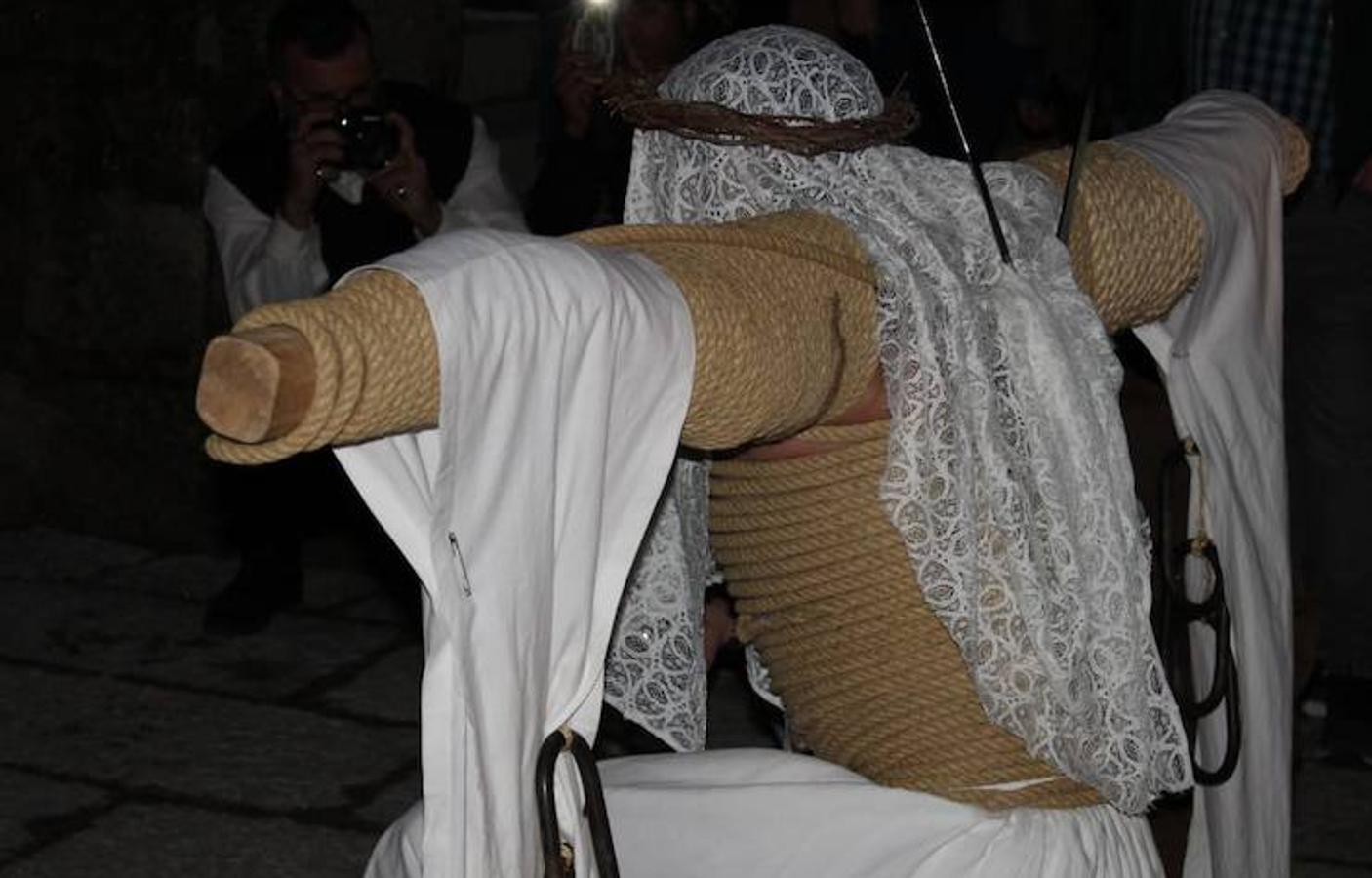 Fotos: Así vivieron los empalaos la madrugada de este Viernes Santo