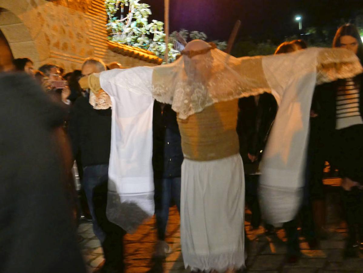 Fotos: Así vivieron los empalaos la madrugada de este Viernes Santo