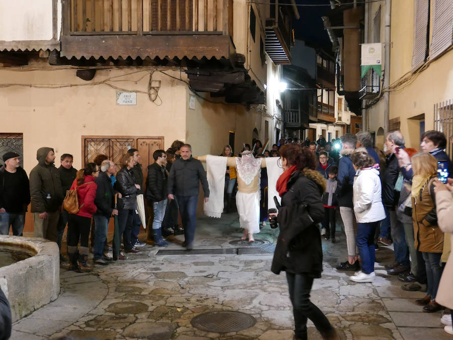 Fotos: Así vivieron los empalaos la madrugada de este Viernes Santo