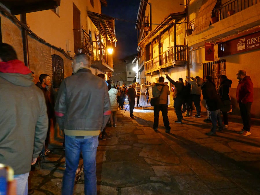 Fotos: Así vivieron los empalaos la madrugada de este Viernes Santo