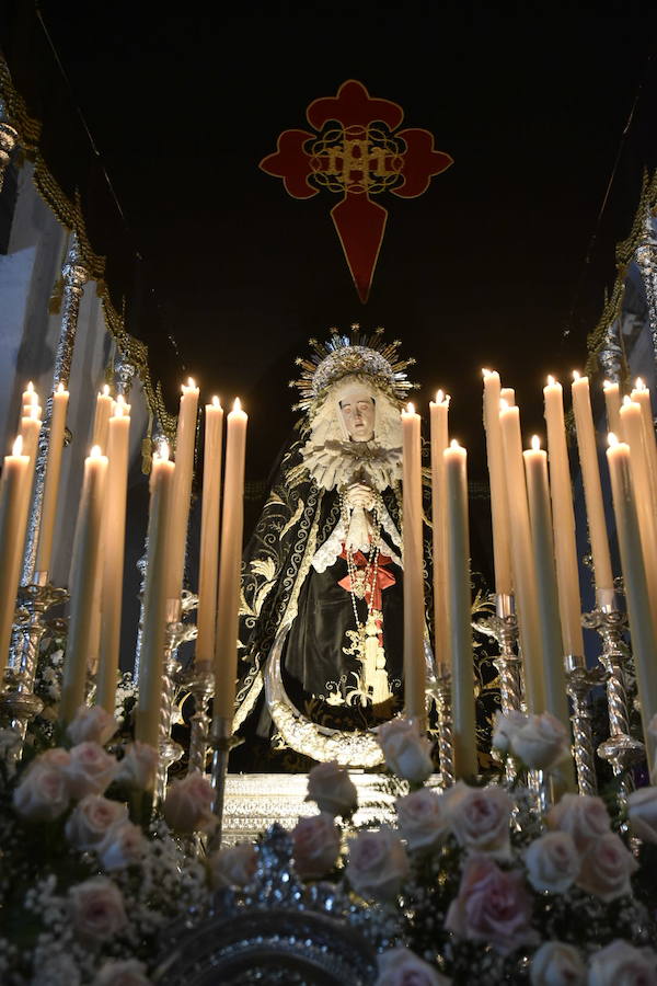 Fotos: Viernes Santo en Badajoz: La lluvia impide la salida del Santo Entierro