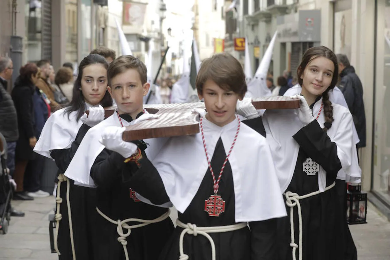 Fotos: Viernes Santo en Cáceres: Procesión de los Estudiantes