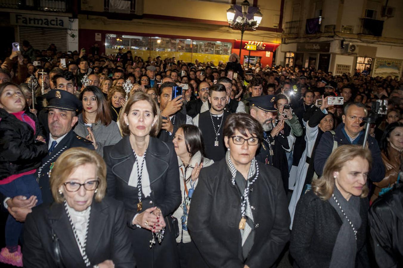 Fotos: Viernes Santo en Badajoz: La Patrona no pudo desfilar al suspenderse la procesión del rosario