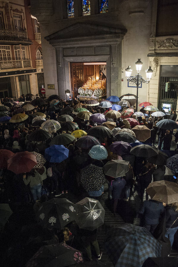 Fotos: Viernes Santo en Badajoz: La Patrona no pudo desfilar al suspenderse la procesión del rosario