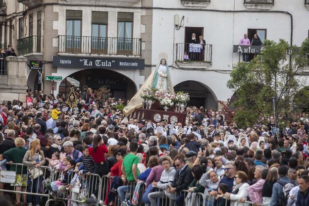 Nuestra Señora de la Alegría al entrar en la Plaza.