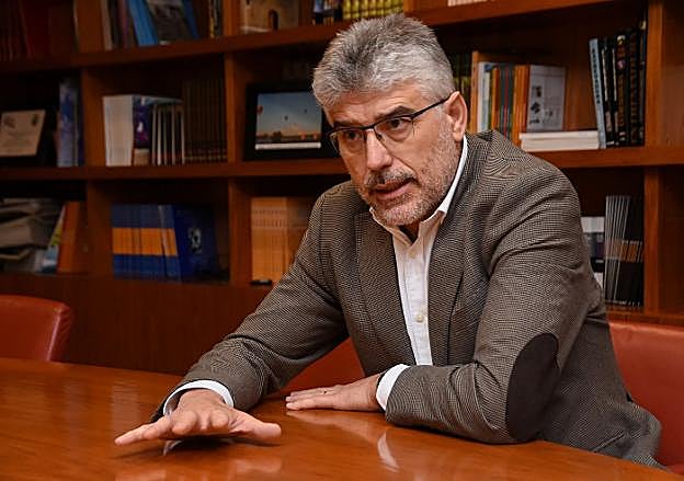 El candidato socialista Valentín García durante la entrevista en HOY. :: Casimiro Moreno