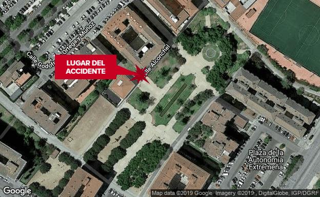Una joven de 23 años atendida por el incendio de un piso en la calle Alconchel de Badajoz
