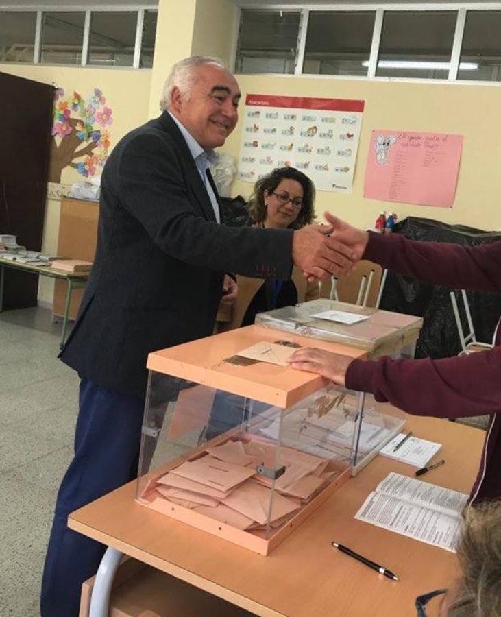 Pedro Acedo acompañado por la candidata a la Alcaldía de Mérida, Pilar Nogales